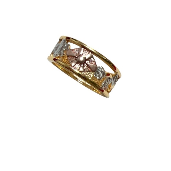 Elegant Gold and Silver Floral Ring - Picture 5 of 10